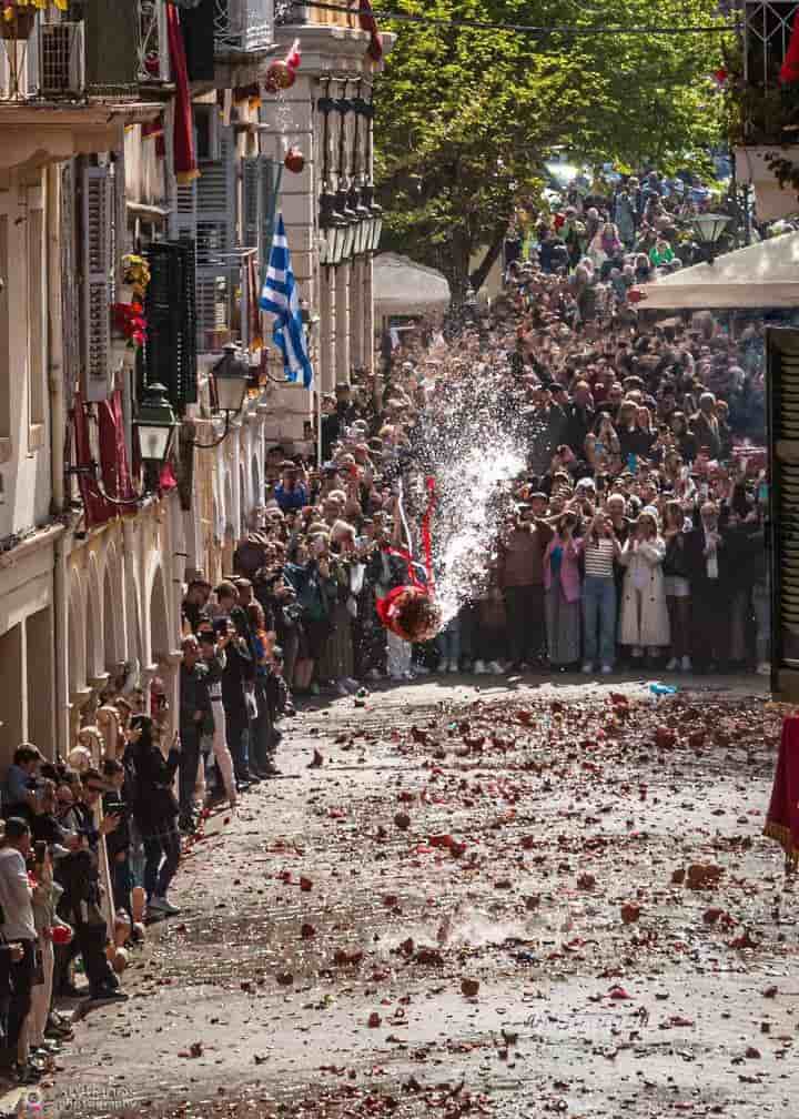 Περίφημο Έθιμο των Μπότηδων 